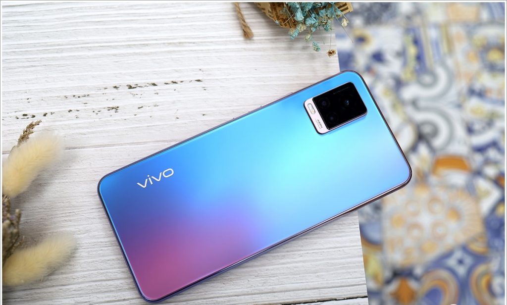 สมาร์ทโฟน Vivo รุ่น V20 ดีไซน์ดูโดดเด่น